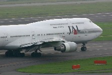 �����H�Ɍ�����JAL��B747���H�c��`